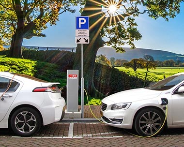 Kombiniert alle Vorteile von Stanzen und Laserbearbeitung